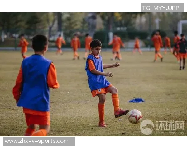 提升足球技能的训练视频分享助你成为场上明星